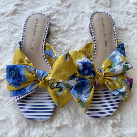 Cupcakes and Cashmere Women's Ynez Silk Bow Sandals Size 5 Floral Slip on Flats - Picture 1 of 8